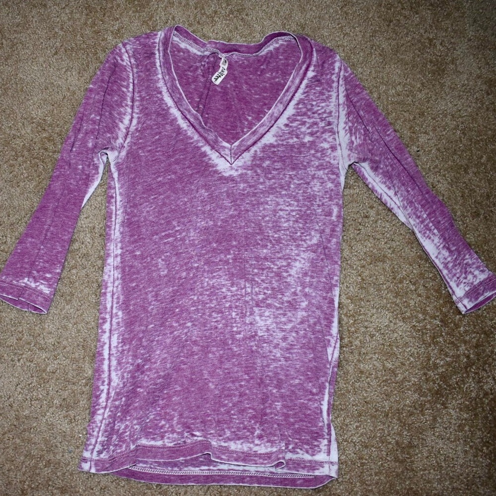 Distressed purple 3/4 sleeve top